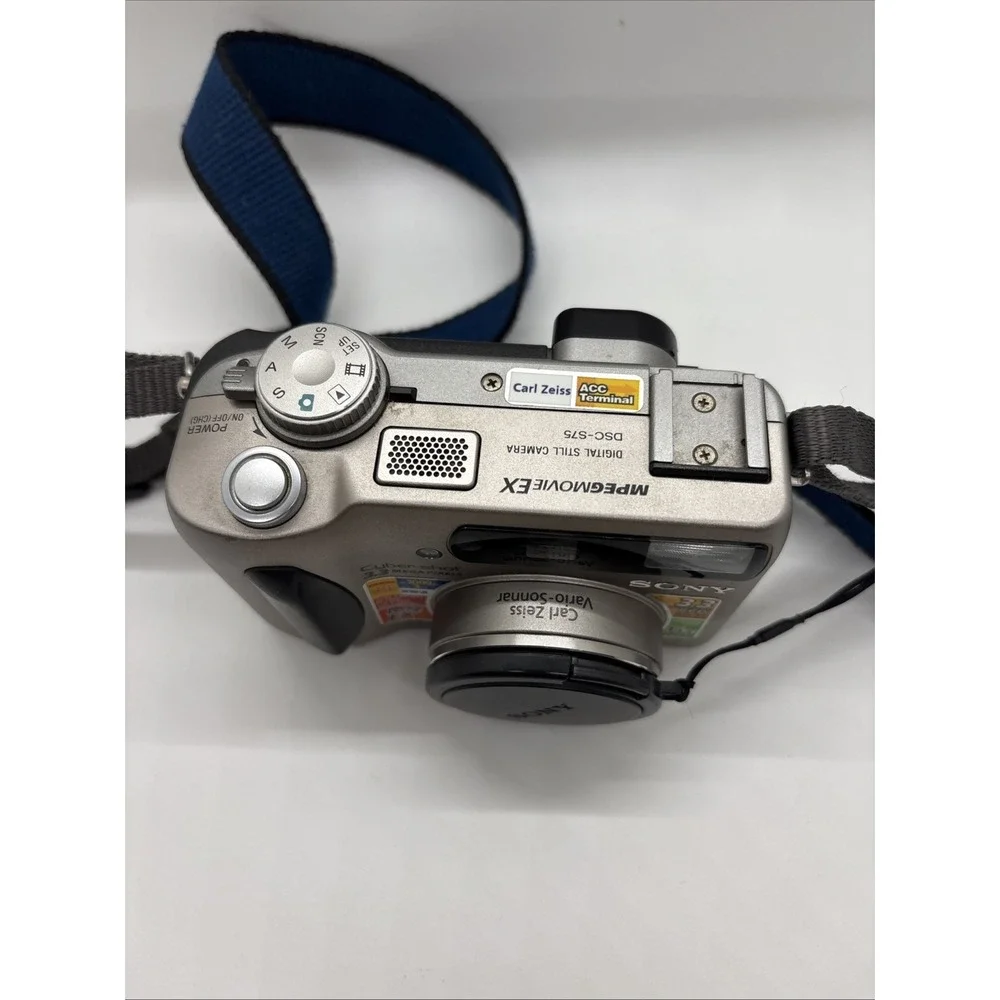 Sony Cyber-shot DSC-S75 3.3MP Digital Camera Carl Zeiss Vintage Silver Untested